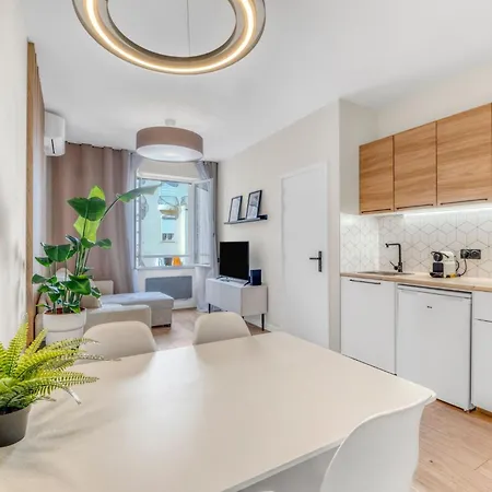 1 Cosy - 4 Min Du Palais - Wi-fi - Climatise Apartmán *
